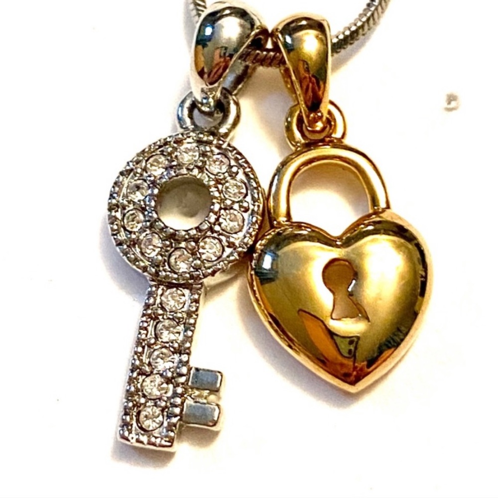 Lock & Key lia sophia necklace ♥️